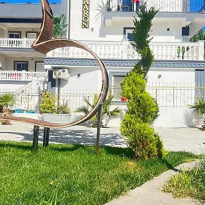  Villa Aaron